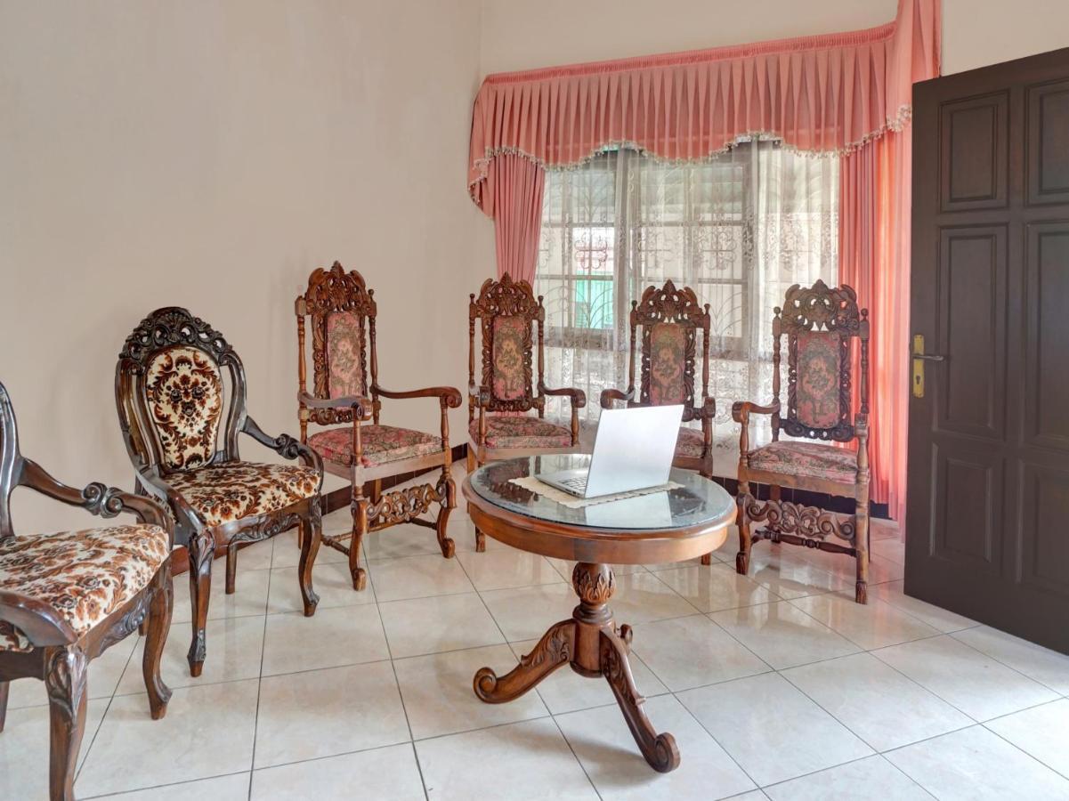 Oyo Life 90539 Taman Borobudur Guest House Syariah Blimbing  Ngoại thất bức ảnh