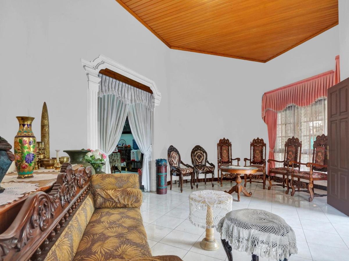 Oyo Life 90539 Taman Borobudur Guest House Syariah Blimbing  Ngoại thất bức ảnh