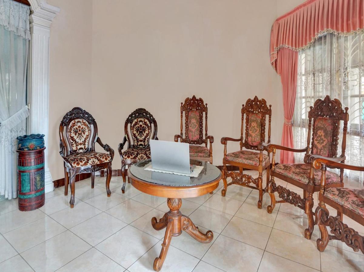 Oyo Life 90539 Taman Borobudur Guest House Syariah Blimbing  Ngoại thất bức ảnh